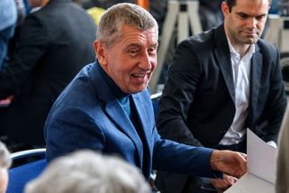 Sto tisíc eur na celý holding? Babiš před Costou t...